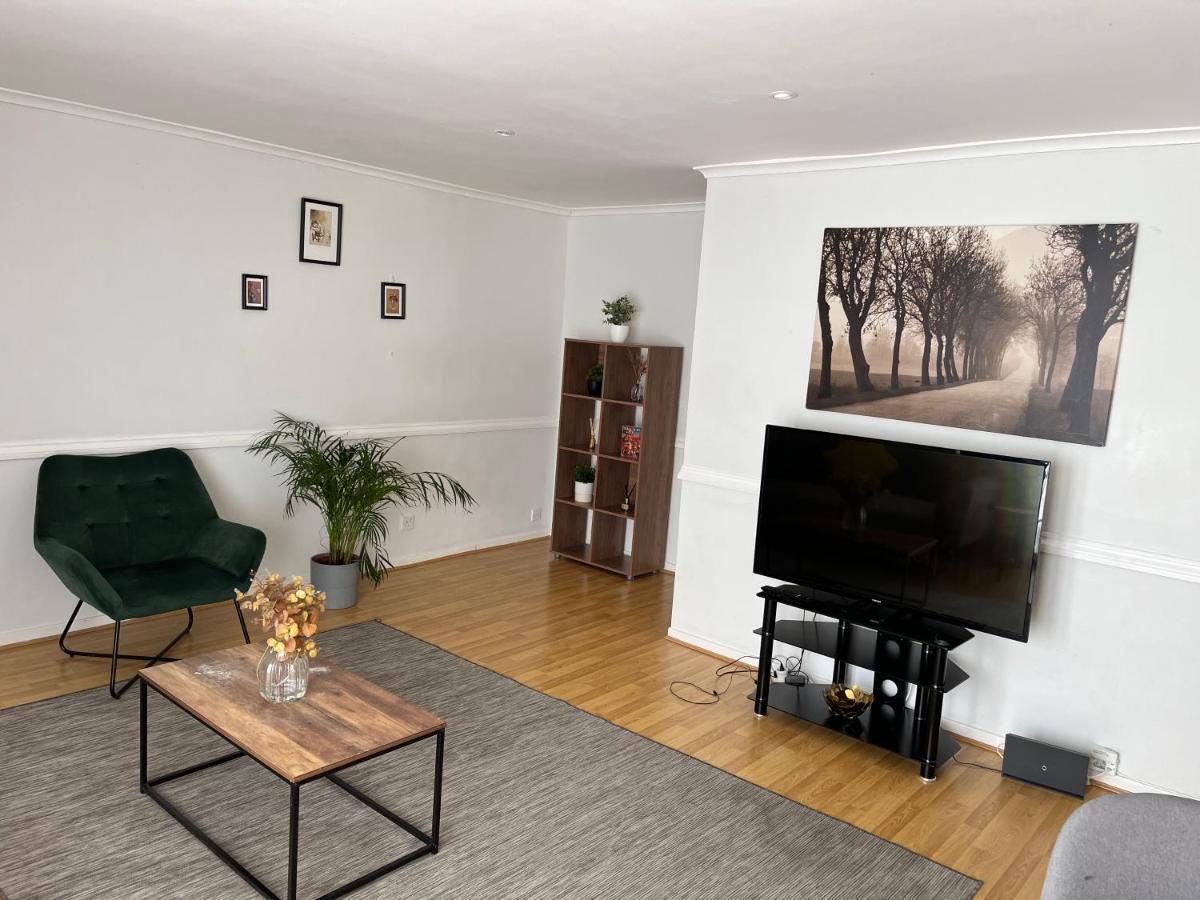 Lovely 2 Bedroom Apartment With Parking Space Λονδίνο Εξωτερικό φωτογραφία